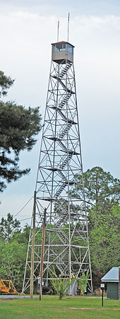Fire_lookout_tower_in_south_Georgia,_USA.JPG